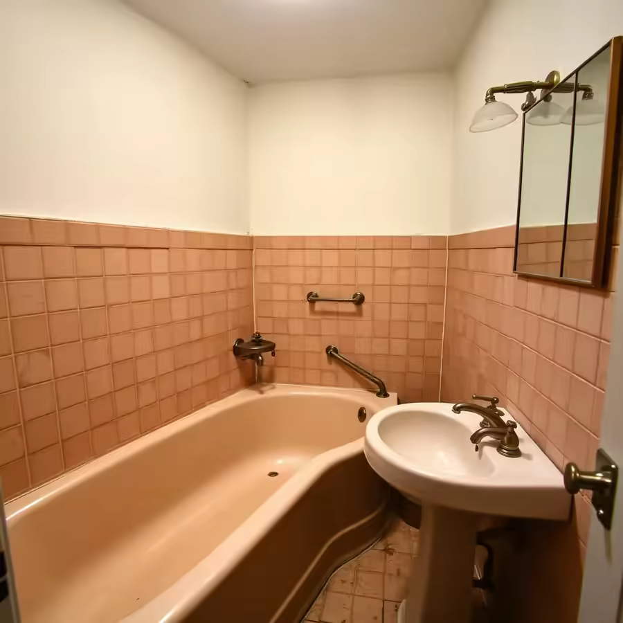 Beige Tub → Venatino Walk-In — before